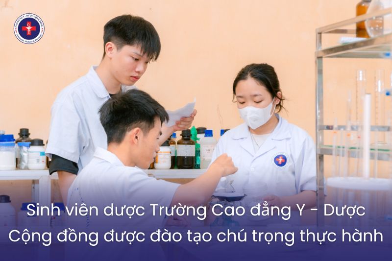 Sinh viên dược Trường Cao đẳng Y - Dược Cộng đồng được đào tạo chú trọng thực hành Sinh viên dược Trường Cao đẳng Y - Dược Cộng đồng được đào tạo chú trọng thực hành