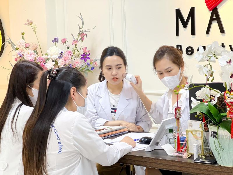 Sinh viên ngành Chăm sóc sắc đẹp thực tập tại Malee Beauty 