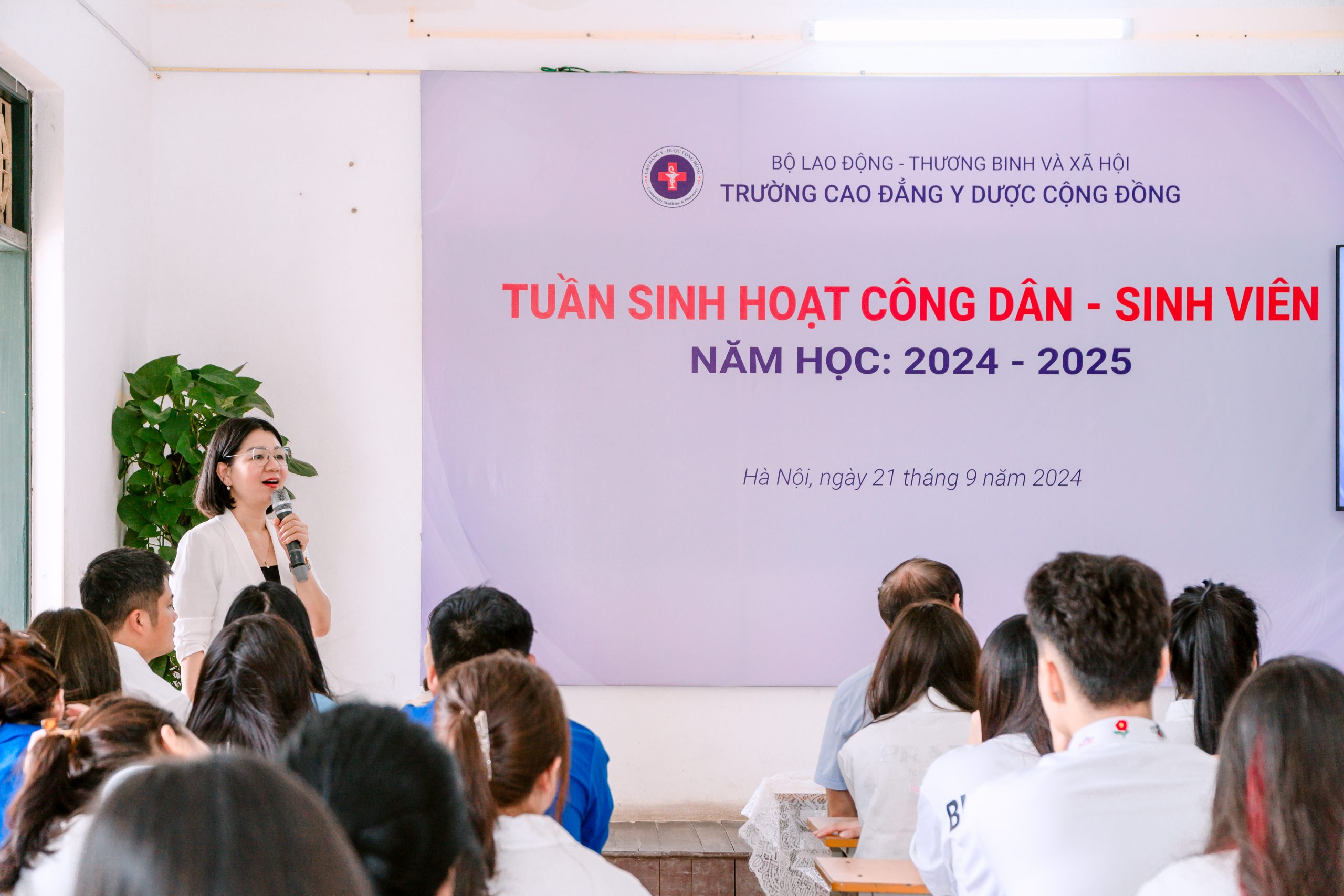 Th.S Đinh Thị Thanh Nga chia sẻ và hướng dẫn các vấn đề liên quan đến Quy chế đào tạo của Trường