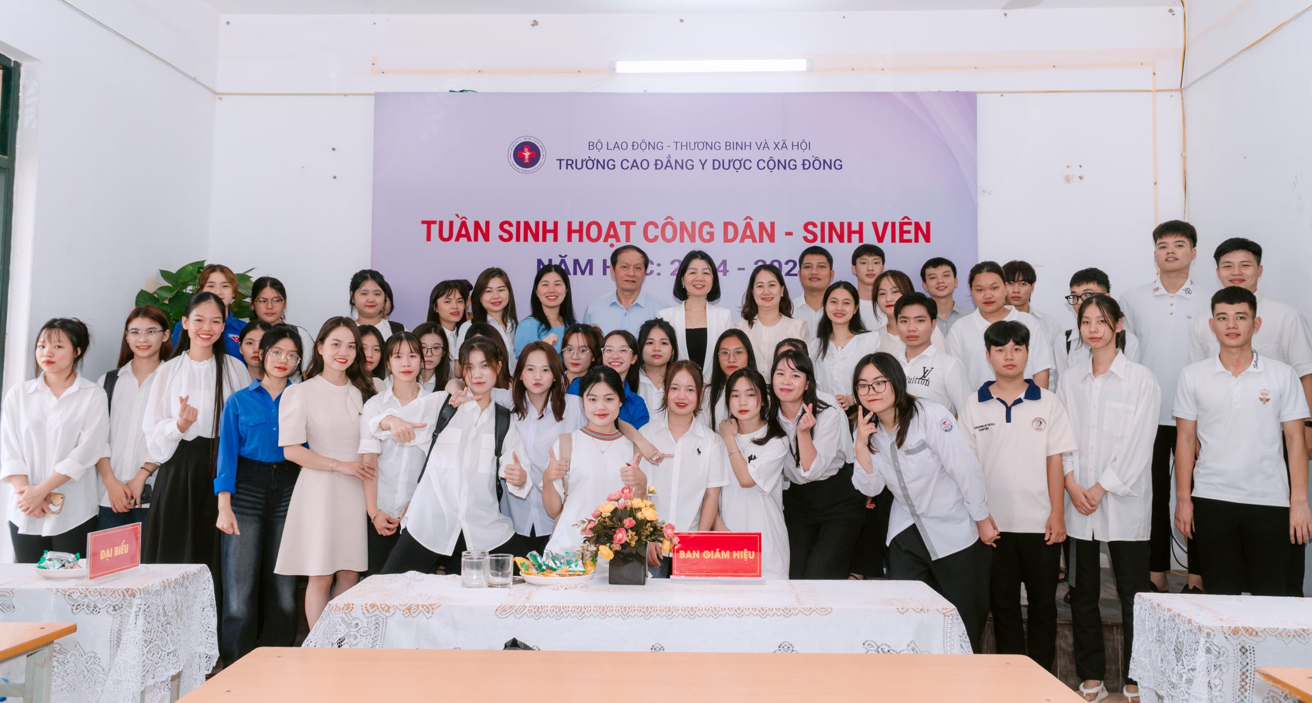 Tuần sinh hoạt công dân là hoạt động thường niên dành cho Tân sinh viên