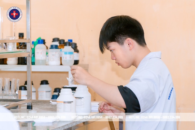 Cơ hội để học hỏi, cơ hội để rèn luyện tay nghề, từng sinh viên chăm chút cho từng sản phẩm của mình Cơ hội để học hỏi, cơ hội để rèn luyện tay nghề, từng sinh viên chăm chút cho từng sản phẩm của mình