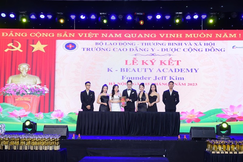 Hợp tác với K- BEAUTY ACADEMY, mở rộng cơ hội thực hành thực tập và có việc làm tốt sau tốt nghiệp của sinh viên ngành Chăm sóc sắc đẹp