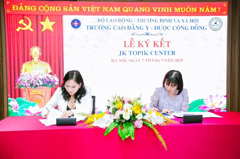 Lễ ký kết hợp tác giữa Trường Cao đẳng Y Dược Cộng đồng với JK TOPPIK