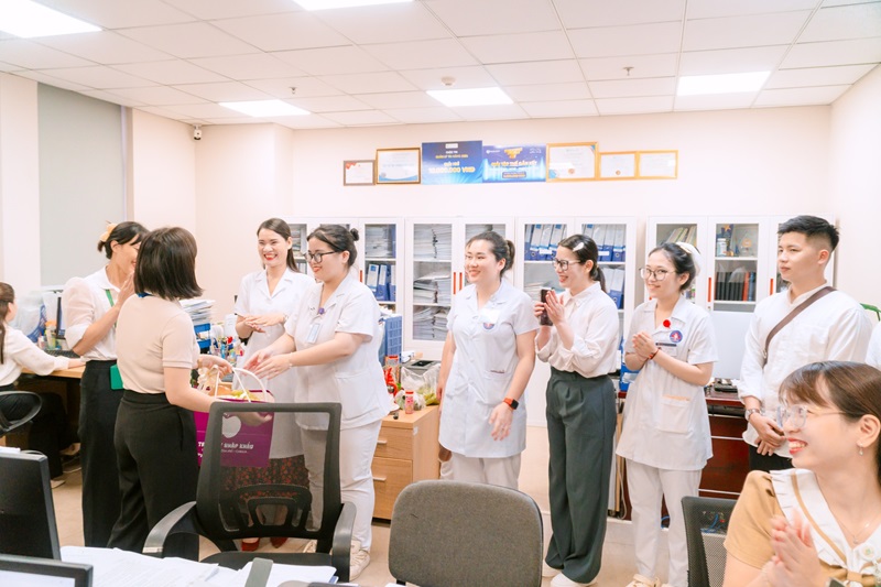 Sinh viên gửi lời chào và lời cảm ơn chân thành đến từng phòng ban 