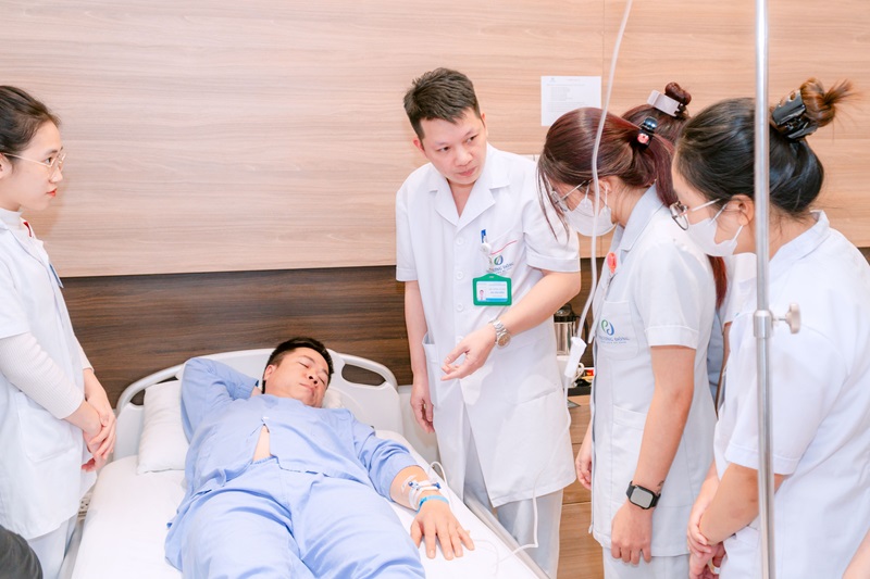 Đội ngũ điều dưỡng, bác sĩ tại Bệnh viện Đa khoa Phương Đông luôn đồng hành sát sao, hướng dẫn sinh viên tận tình trong từng kiến thức, kỹ năng Đội ngũ điều dưỡng, bác sĩ tại Bệnh viện Đa khoa Phương Đông luôn đồng hành sát sao, hướng dẫn sinh viên tận tình trong từng kiến thức, kỹ năng