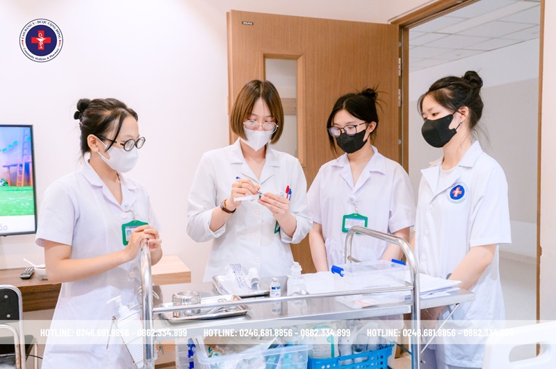 Dưới sự hướng dẫn tận tình của đội ngũ cán bộ y tế tại bệnh viện, sinh viên được học tập và rèn luyện thực tế tại 4 khoa chuyên môn