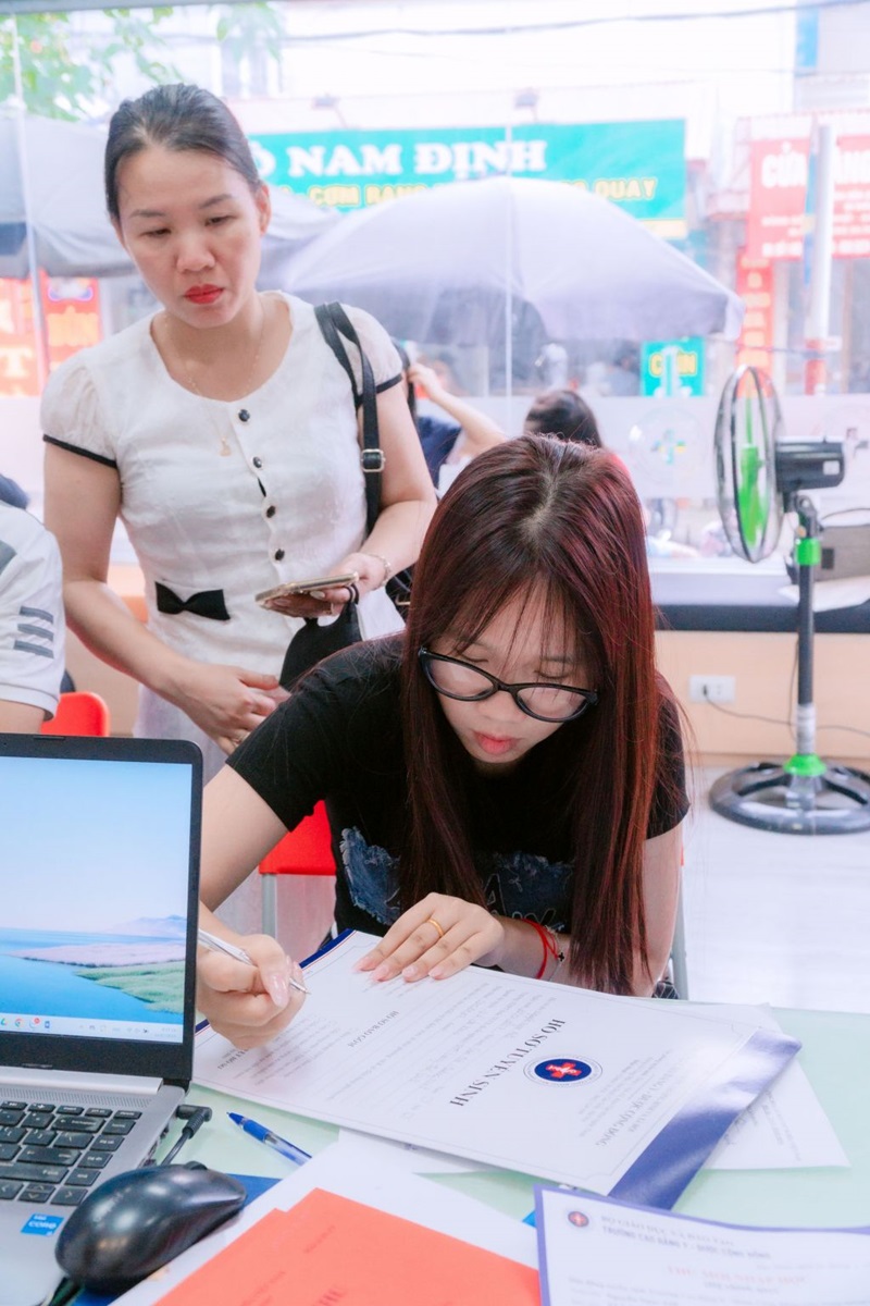 Không chờ điểm chuẩn, nhiều thí sinh lựa chọn nhập học sớm Không chờ điểm chuẩn, nhiều thí sinh lựa chọn nhập học sớm