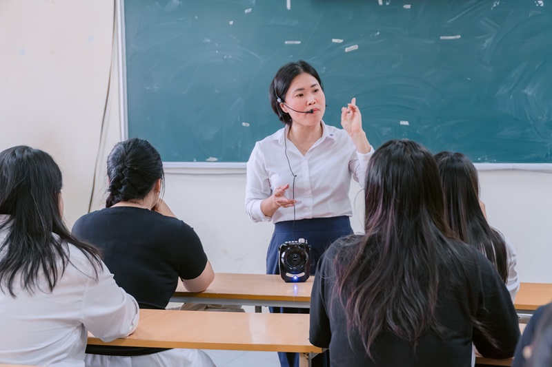 Cô Lại Thị Thúy Minh chia sẻ về những nội quy, quy chế của Nhà trường