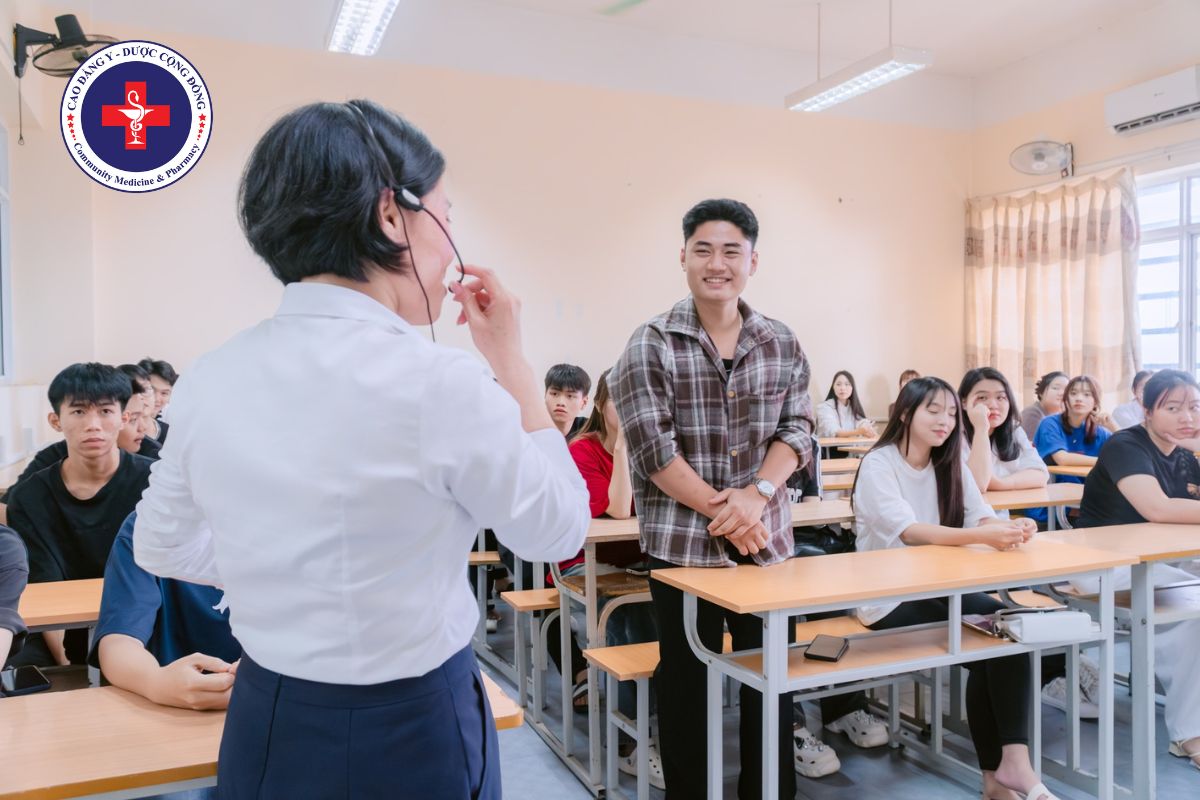 Khối B00 là một trong những tổ hợp môn xét tuyển phổ biến nhất, thu hút đông đảo thí sinh