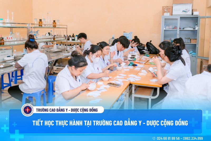 Tiết học thực hành tại Trường Cao đẳng Y – Dược Cộng đồng