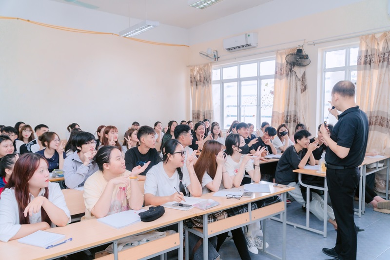 Tiết học vui với nhiều điều bổ ích dưới sự giảng dạy của Th.S Nguyễn Thái Duy