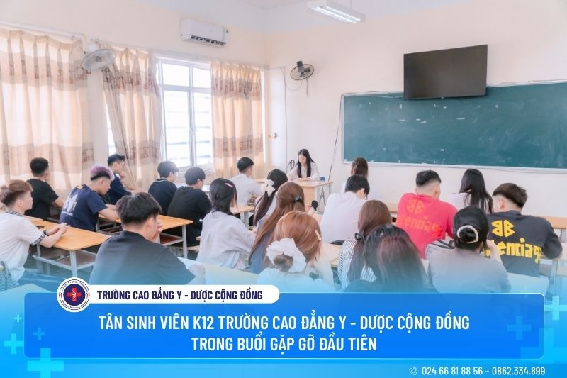 Tân sinh viên k12 trường Cao đẳng Y - Dược Cộng đồng trong buổi gặp gỡ đầu tiên