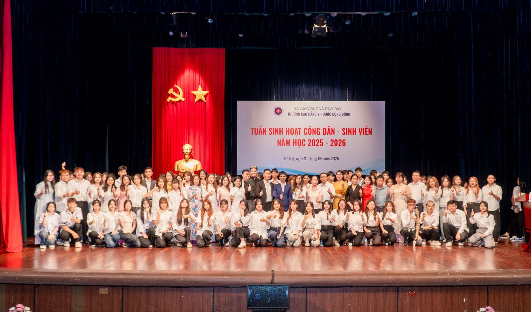 Tuần sinh hoạt công dân – sinh viên đầu khóa cho tân sinh viên K12 Trường Cao đẳng Y - Dược Cộng đồng Tuần sinh hoạt công dân – sinh viên đầu khóa cho tân sinh viên K12 Trường Cao đẳng Y - Dược Cộng đồng