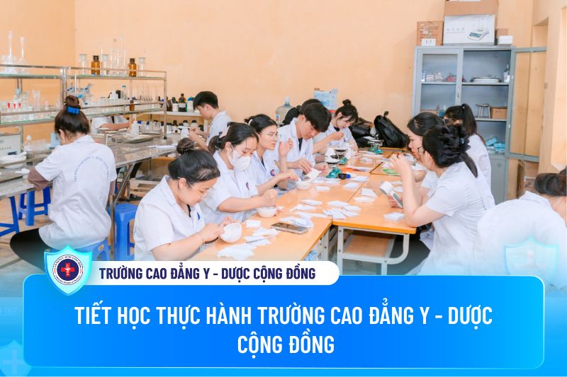 Tiết học thực hành trường Cao đẳng Y - Dược Cộng đồng