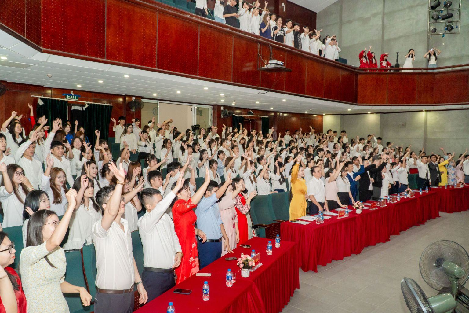 Tuần sinh hoạt công dân – sinh viên đầu khóa cho tân sinh viên K12 Trường Cao đẳng Y - Dược Cộng đồng