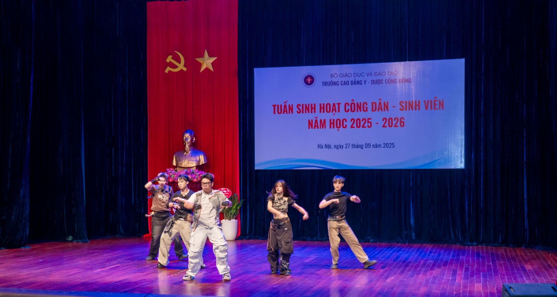 Tuần sinh hoạt công dân – sinh viên đầu khóa cho tân sinh viên K12 Trường Cao đẳng Y - Dược Cộng đồng