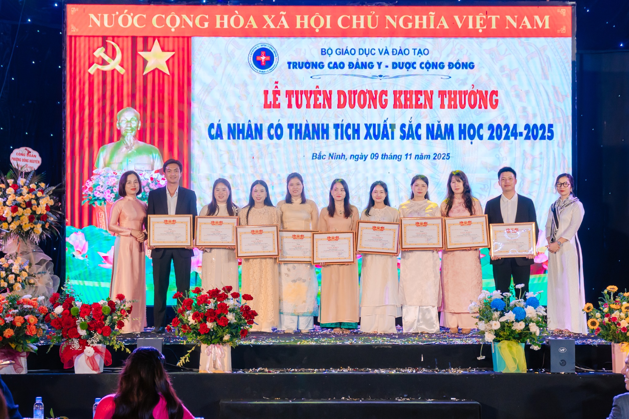 Tri ân, khen thưởng các cá nhân, tập thể xuất sắc