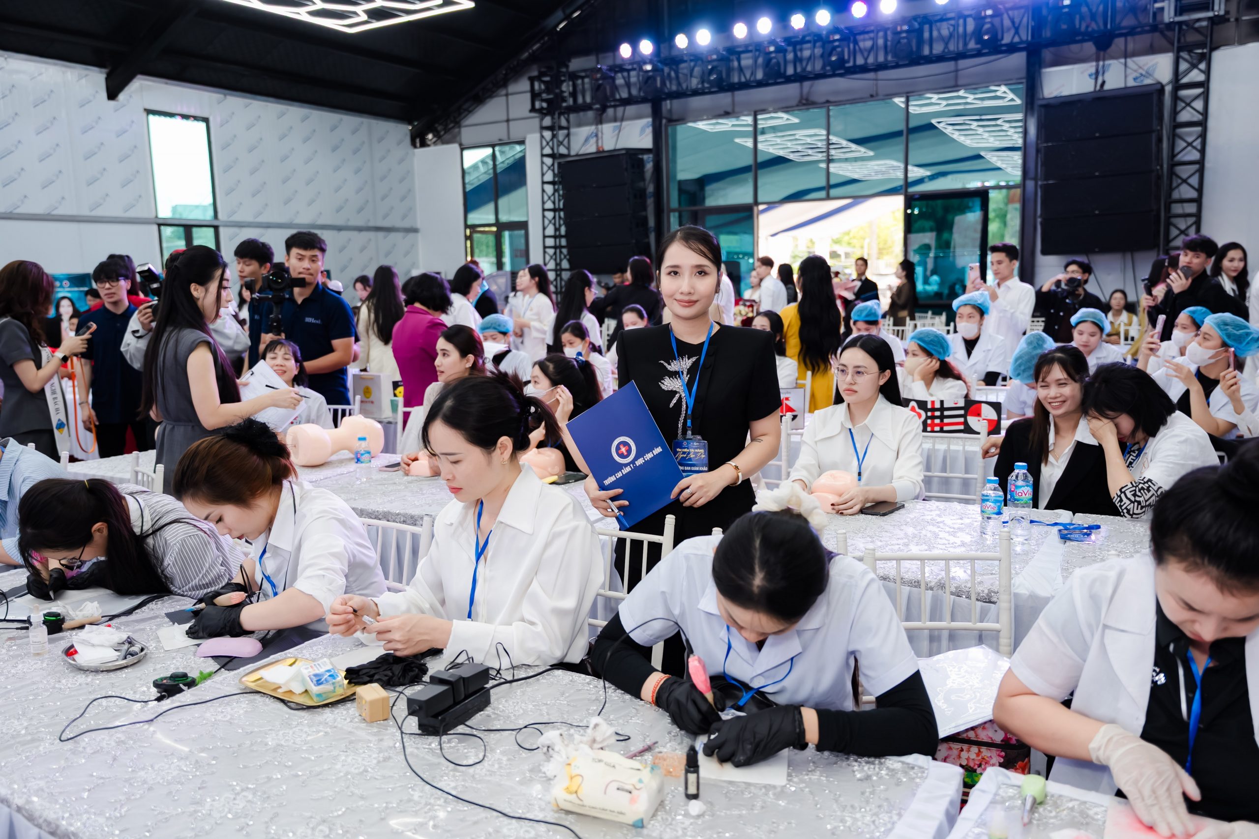 Các thí sinh trải qua chuỗi nội dung chuyên sâu thuộc lĩnh vực Chăm sóc sắc đẹp