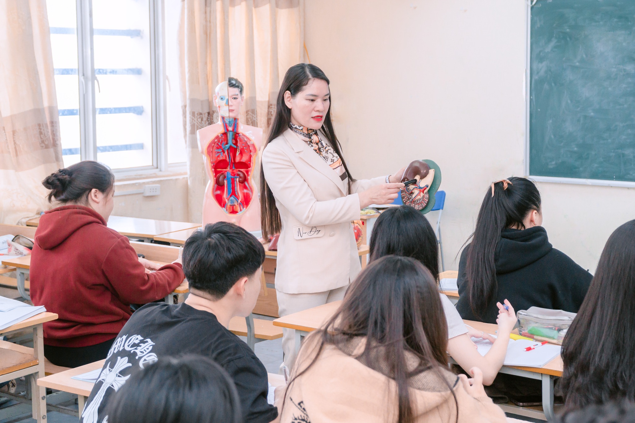 Tiết học môn Giải phẫu sinh lý giúp xây dựng nền tảng tư duy vững chắc về cấu trúc và hoạt động của cơ thể người