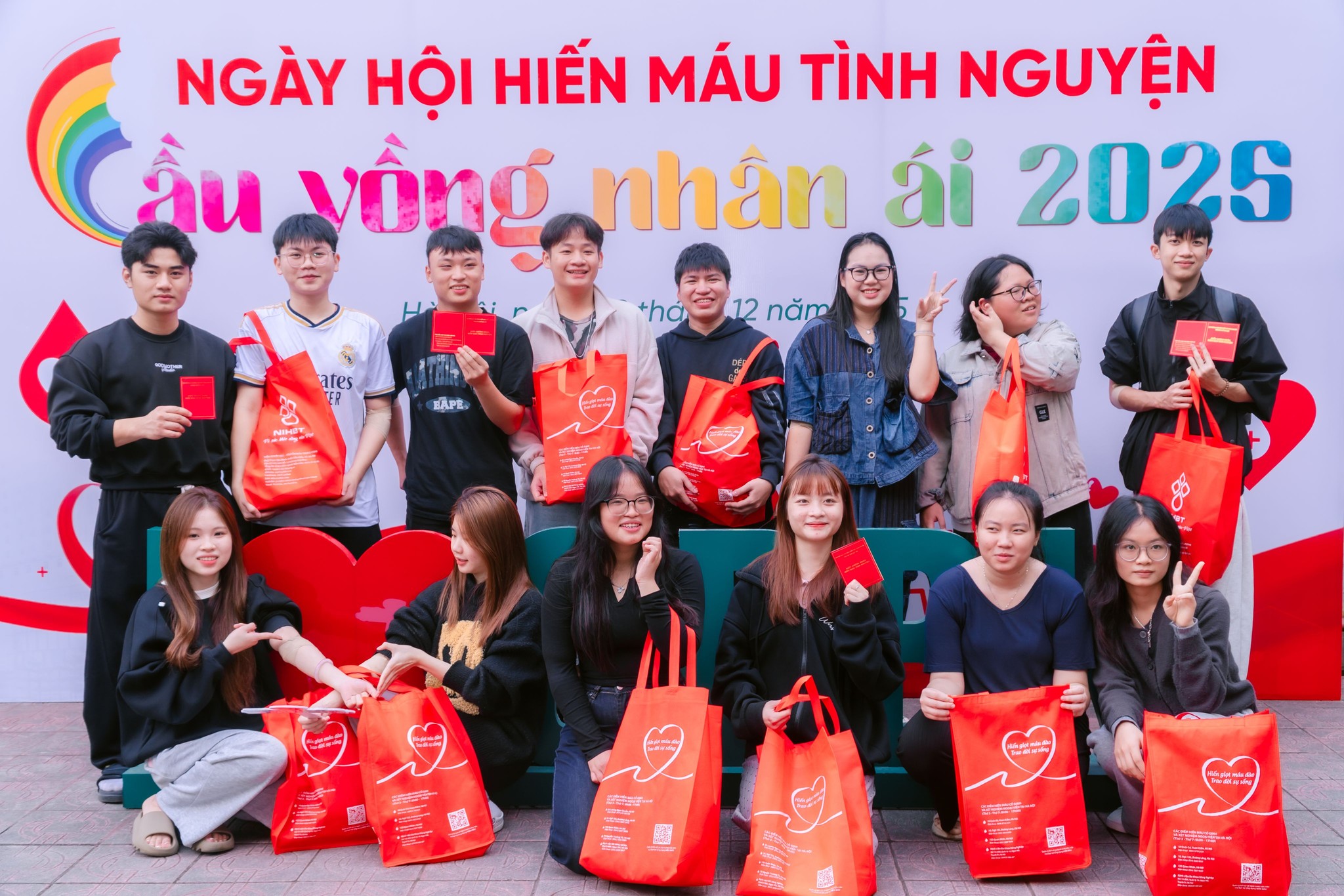 132 đơn vị máu được trao tại ngày hội hiến máu "cầu vồng nhân ái" năm 2025