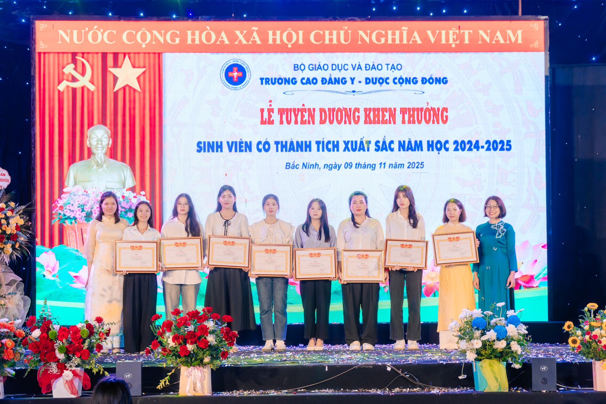 Buổi vinh danh không chỉ lan tỏa niềm tự hào mà còn tiếp thêm động lực cho sinh viên bước vào năm học mới