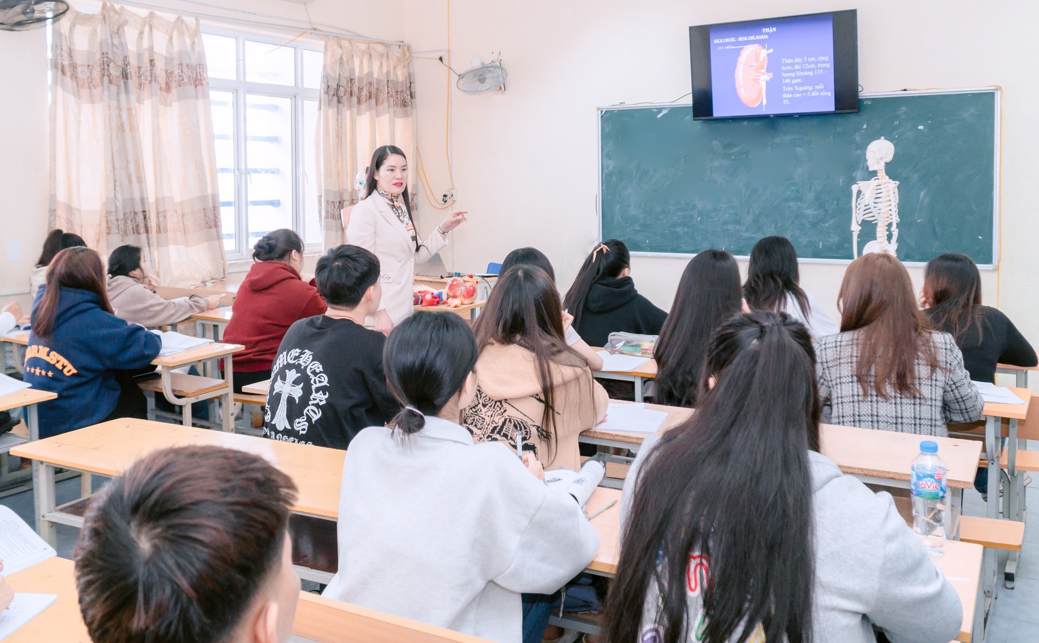 Sự chủ động, tập trung và nghiêm túc của sinh viên trong các tiết học thể hiện rõ nét