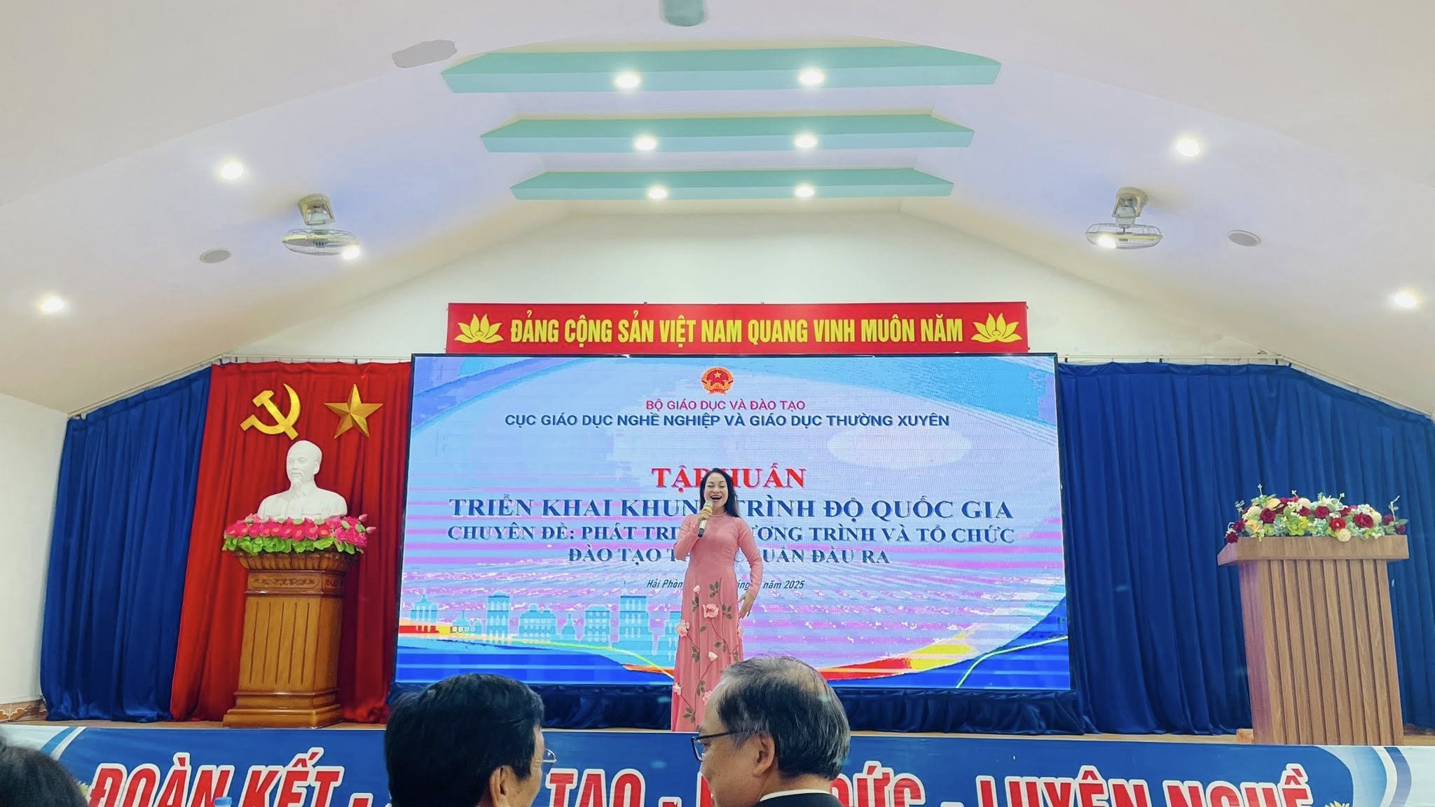 Việc tham dự chương trình tập huấn cho thấy quyết tâm của Nhà trường trong việc tiếp cận các chuẩn mực đào tạo hiện đại, phù hợp với yêu cầu hội nhập và phát triển của lĩnh vực Y – Dược