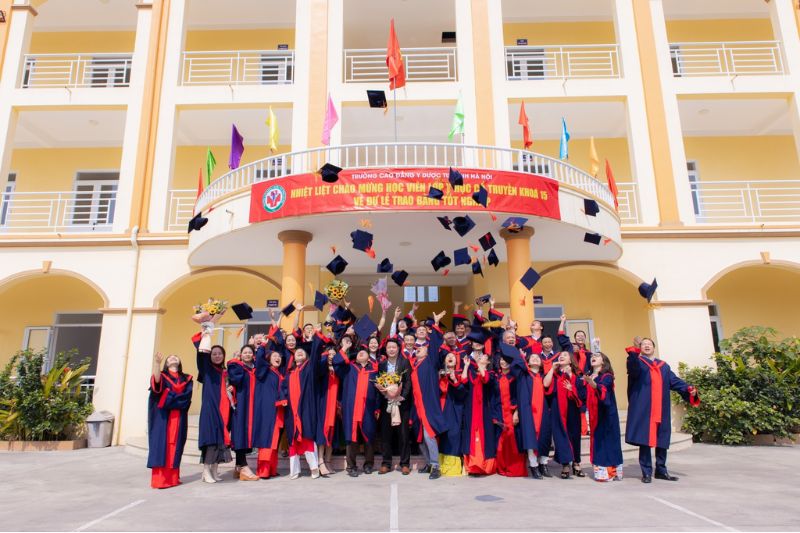 Hoc-Trung-cap-Y-hoc-co-truyen-o-dau