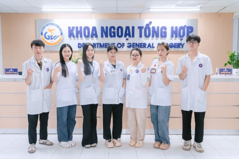 Sinh-vien-nganh-Dieu-duong-truong-Cao-dang-Y-Duoc-Cong-dong-thuc-tap-tai-benh-vien-Giao-thong-Van-tai