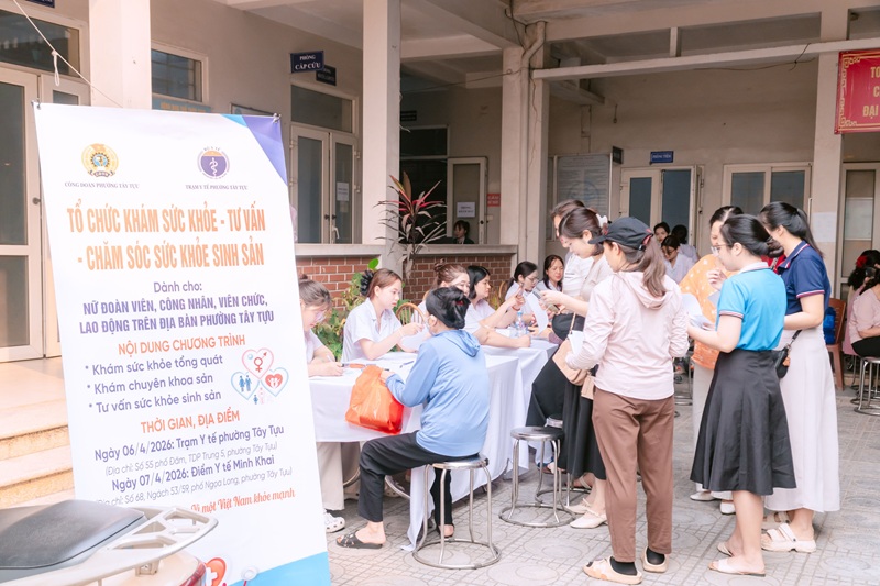 Hàng trăm người dân được thăm khám dưới sự đồng hành của sinh viên Trường Cao đẳng Y - Dược Cộng đồng