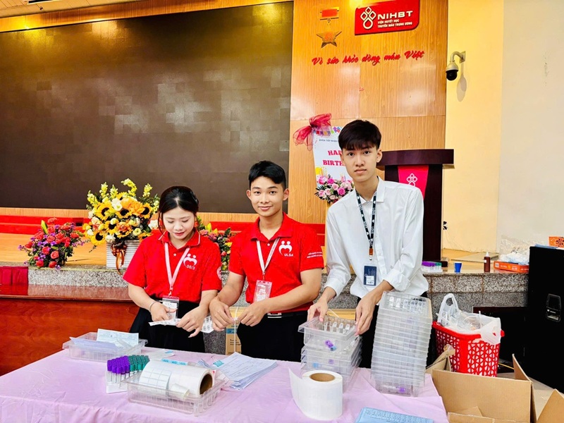 Lan tỏa tinh thần nhân ái của sinh viên Y Dược tại Viện Huyết học - Truyền máu trung ương