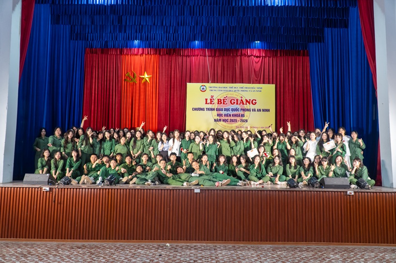 Lễ bế giảng chương trình Giáo dục Quốc phòng và an ninh