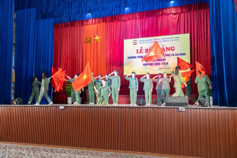 Mãn nhãn với những tiết mục văn nghệ hào hùng, sôi động