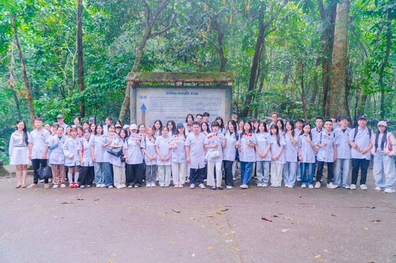 Sinh viên dược, y học cổ truyền khám phá Rừng Quốc gia Cúc Phương
