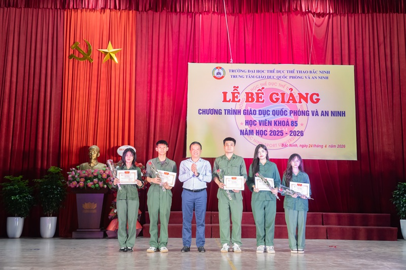 Tuyên dương những cá nhân sinh viên rèn luyện xuất sắc