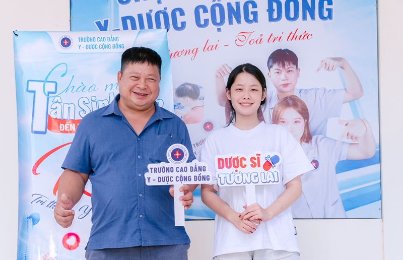 Bác Nguyễn Anh Vũ gửi gắm những lời động viên và kỳ vọng tới con gái Nguyễn Thương Ánh khi xét tuyển vào ngành Dược
