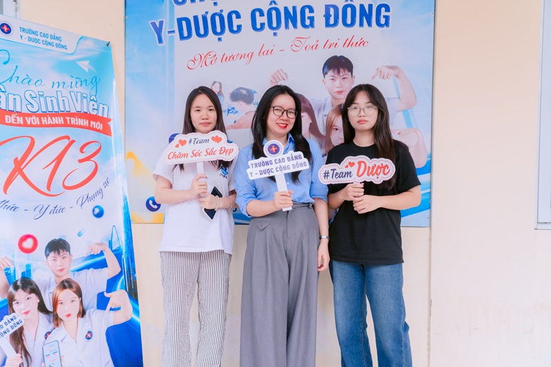 Đôi bạn cùng lựa chọn Trường Cao đẳng Y - Dược Cộng đồng để tiếp tục đồng hành trên hành trình học tập với hai ngành học khác nhau.