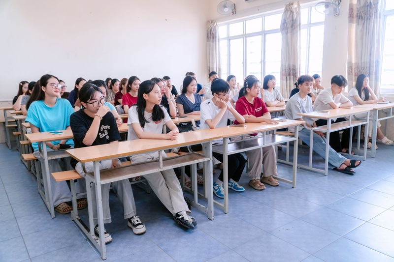Từ những người xa lạ trở thành một tập thể đồng hành